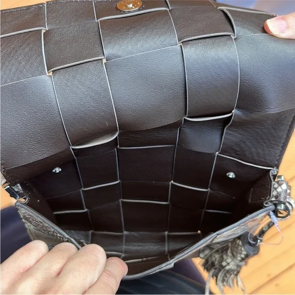 Michael Michael Kors Vivian Woven Medium Messenger - Picture 3 of 15